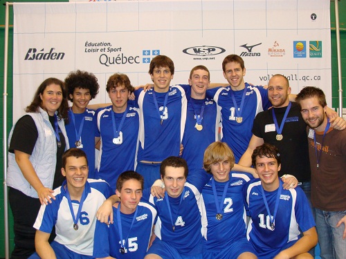 L'équipe 2010-2011 qui a remporté la médaille de bronze au championnat provincial
